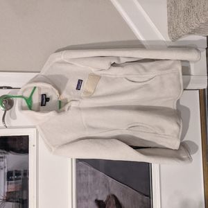 Patagonia White Pull Over Half Button Medium